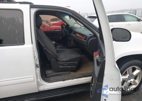 2013 Chevrolet Suburban 1500 Ls z USA, uszkodzony, nr VIN 1GNSCHE01DR367909